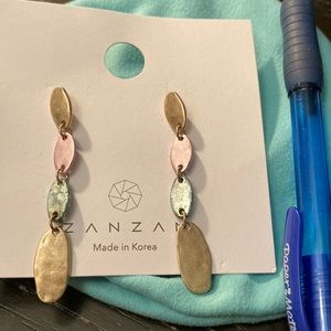 Free with any purchase //Zanzan drop earrings
